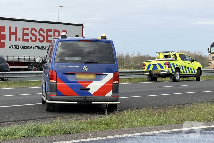 Vrachtwagens botsen op elkaar op snelweg