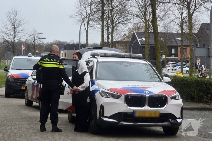 Onderzoek in woning na twee aanhoudingen