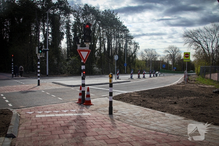 Nieuwe verkeerslichten geïnstalleerd op kruising