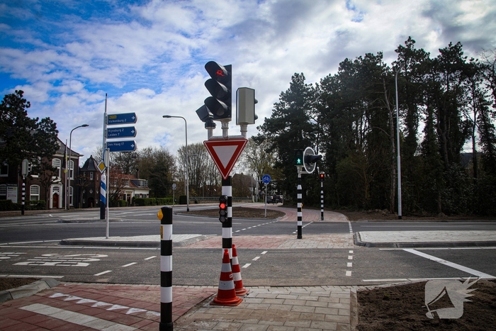 Nieuwe verkeerslichten geïnstalleerd op kruising