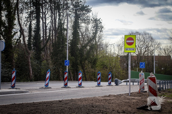 Nieuwe verkeerslichten geïnstalleerd op kruising