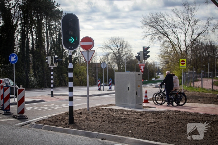 Nieuwe verkeerslichten geïnstalleerd op kruising