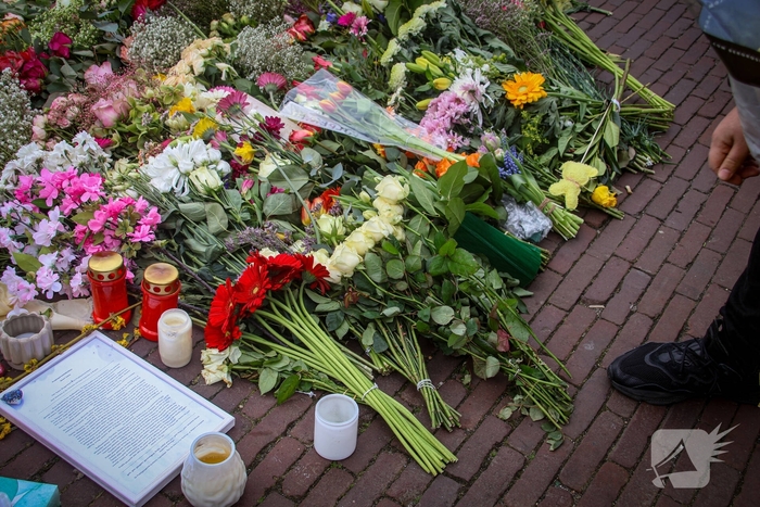 Studenten herdenken overleden student Cuinn met bloemen