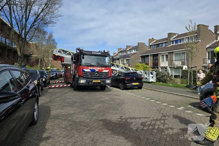 Vlammen slaan uit kast op balkon