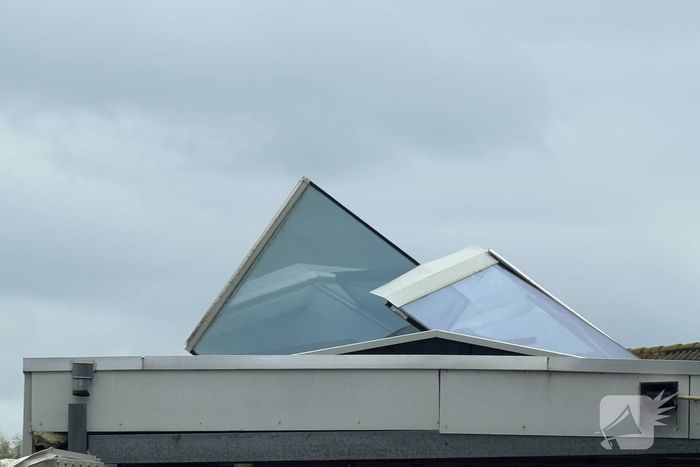 Explosie in garage leidt tot brand en gewonde