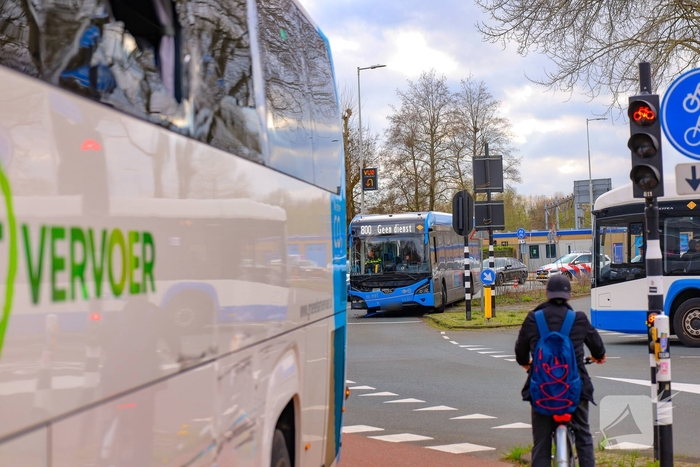 Toeristen opgevangen na ongeval met stadsbus