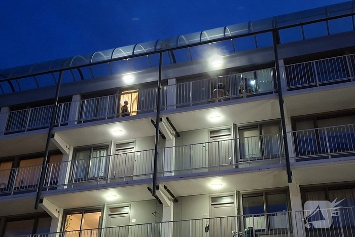 Omstanders melden woningbrand door afgaande rookmelder