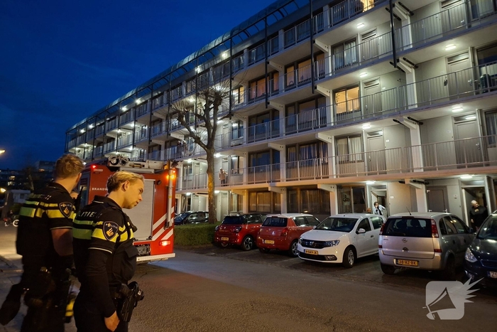 Omstanders melden woningbrand door afgaande rookmelder
