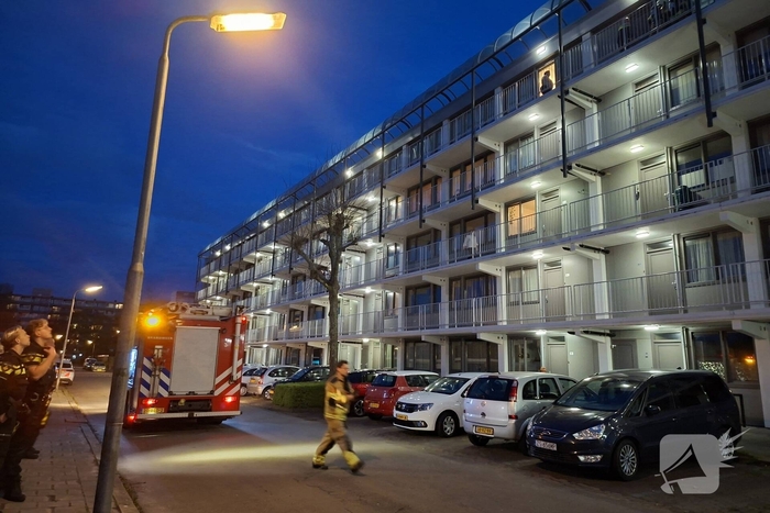 Omstanders melden woningbrand door afgaande rookmelder
