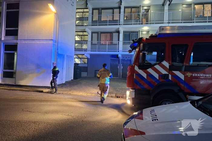 Omstanders melden woningbrand door afgaande rookmelder