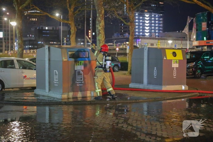 Jongeren bekogelen brandweer tijdens containerbrand