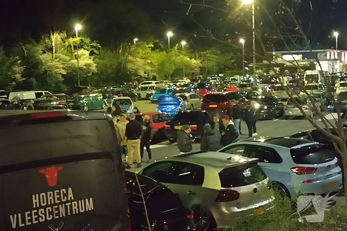 Politie grijpt in bij carmeet op parkeerplaats