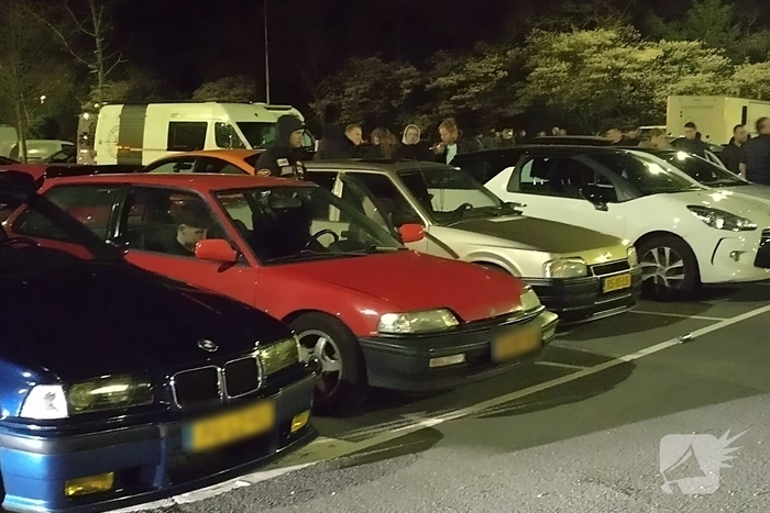 Politie grijpt in bij carmeet op parkeerplaats