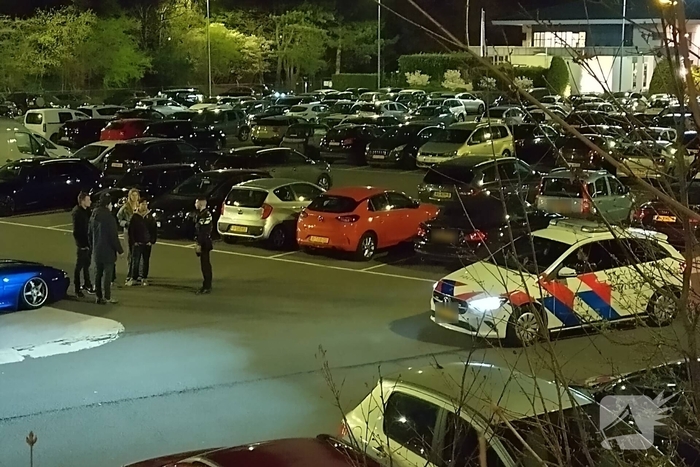 Politie grijpt in bij carmeet op parkeerplaats