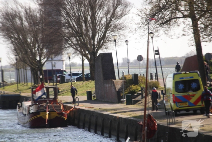 Bootje op drift met meerdere personen