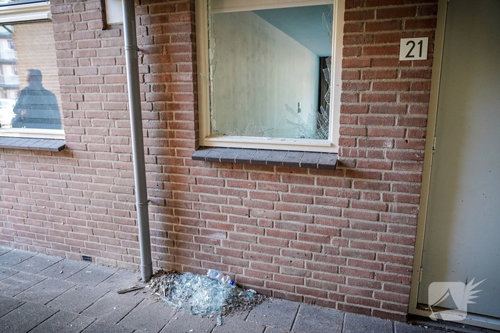 Politie zoekt getuigen nadat explosie portiek vernielt