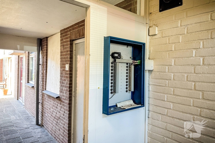 Politie zoekt getuigen nadat explosie portiek vernielt