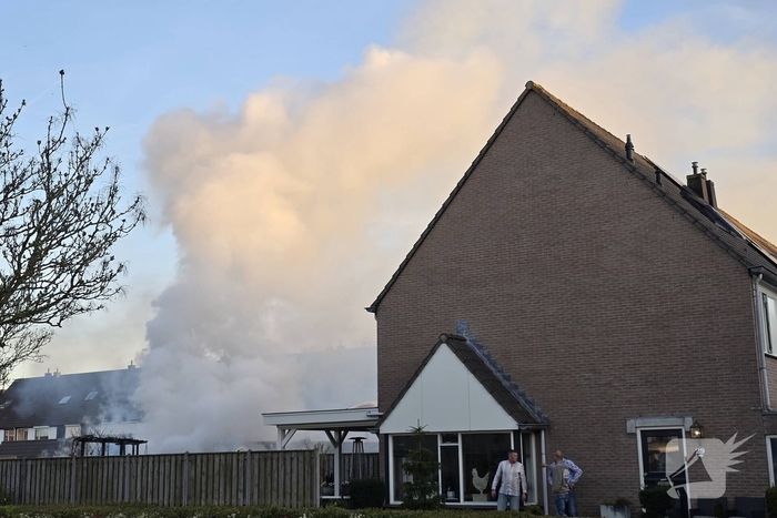 Schuur brandt volledig uit