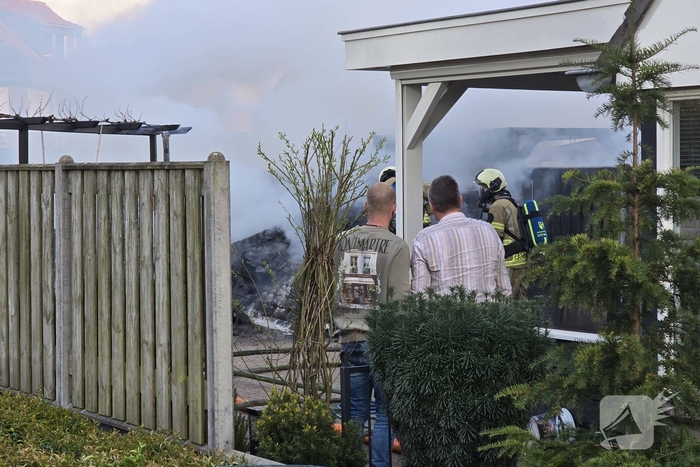 Schuur brandt volledig uit