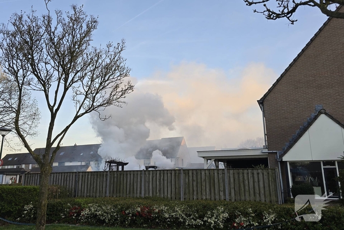 Schuur brandt volledig uit