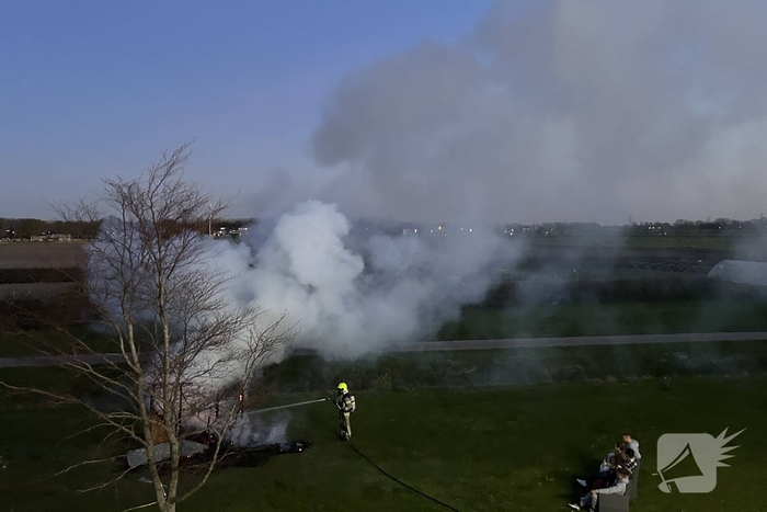 Brandende houten constructie geblust