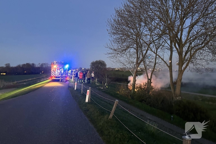 Brandende houten constructie geblust