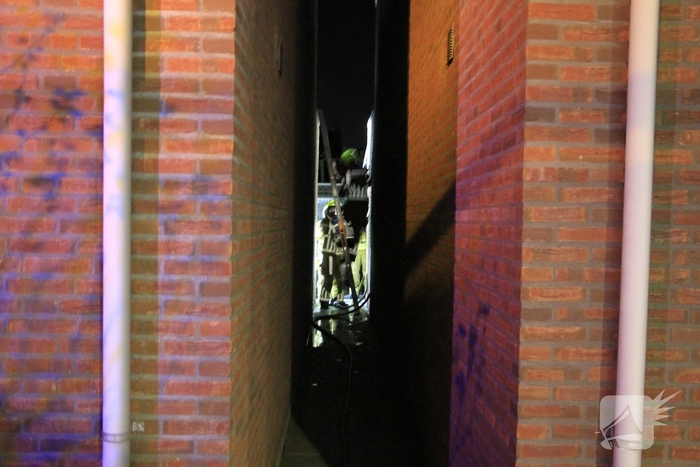 Buitenbrand in container geblust door buurtbewoners