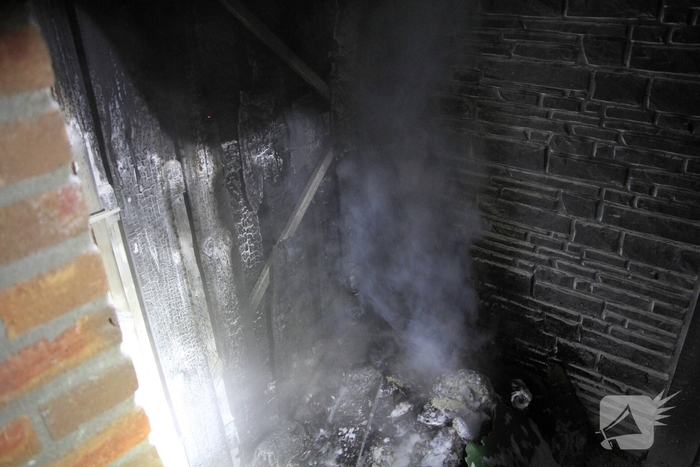 Buitenbrand in container geblust door buurtbewoners