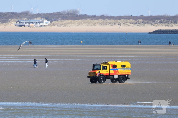 Kitesurfer in problemen op zee