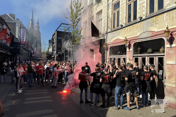 PSV fans verzamelen voor huldiging