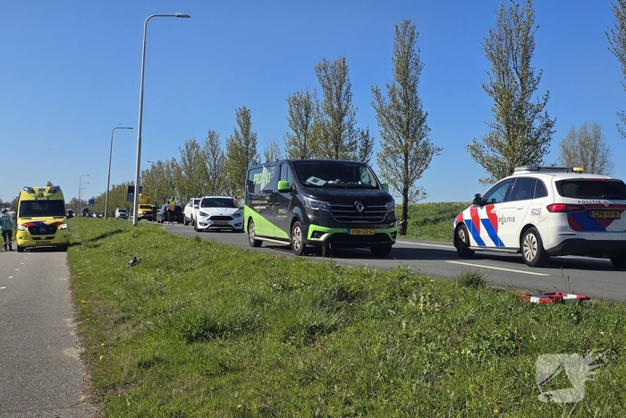 Inzittende gecontroleerd na ongeval op drukke weg