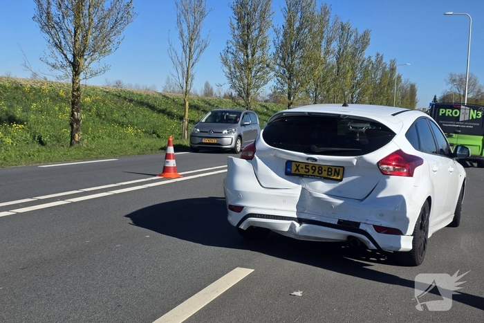 Inzittende gecontroleerd na ongeval op drukke weg