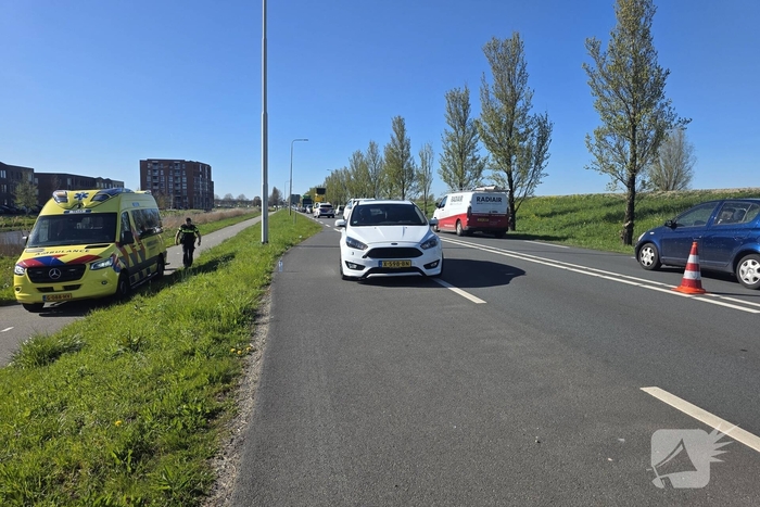 Inzittende gecontroleerd na ongeval op drukke weg