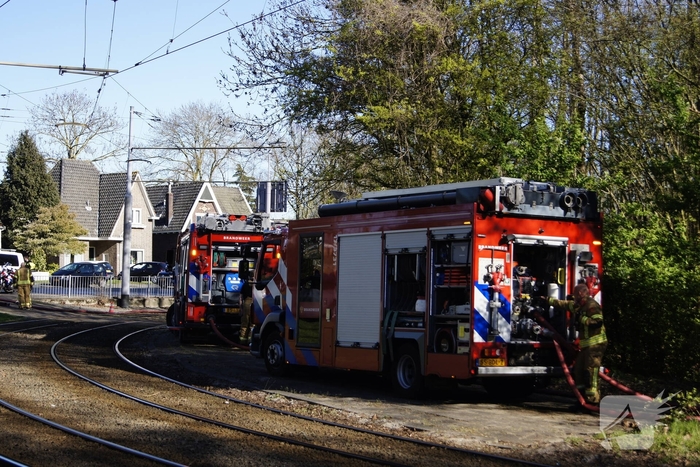 Natuurgebied in vlammen, tram- en busverkeer gestremd