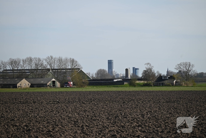 Brand in loods met caravans