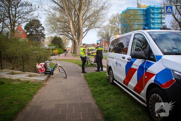 Fietser en automobilist botsen op oversteekplaats