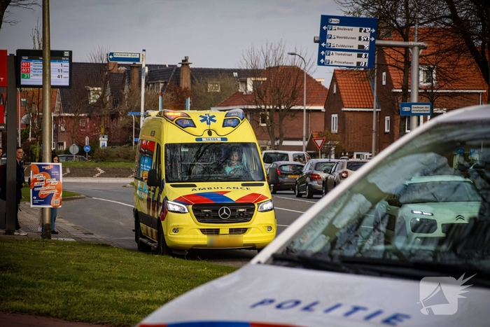 Fietser en automobilist botsen op oversteekplaats