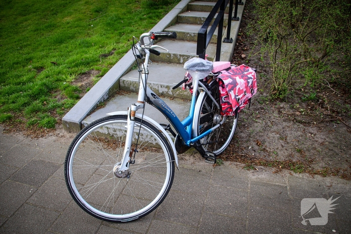 Fietser en automobilist botsen op oversteekplaats