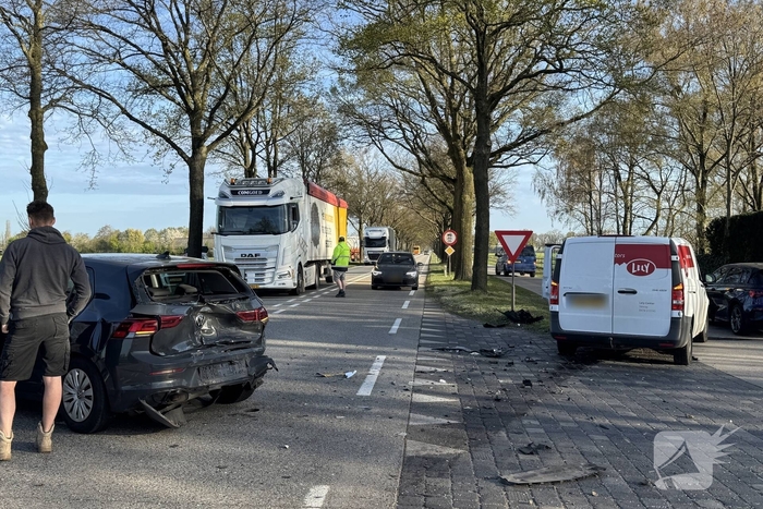 Forse aanrijding veroorzaakt verkeershinder
