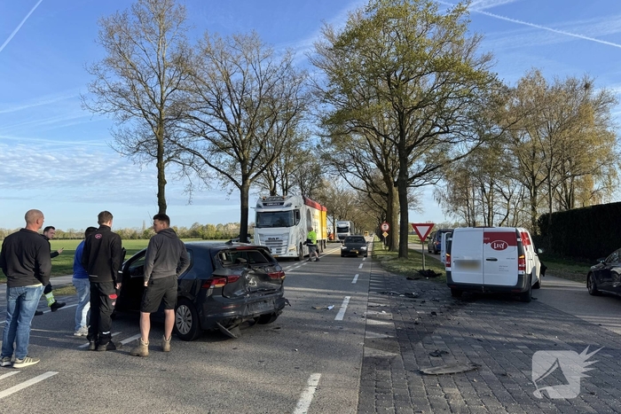 Forse aanrijding veroorzaakt verkeershinder