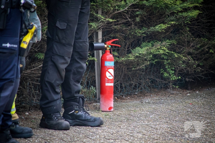 Beginnende autobrand in werkplaats snel geblust