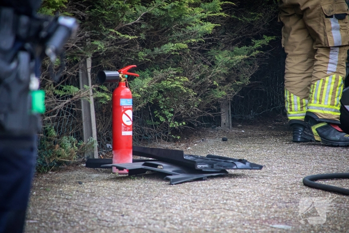 Beginnende autobrand in werkplaats snel geblust
