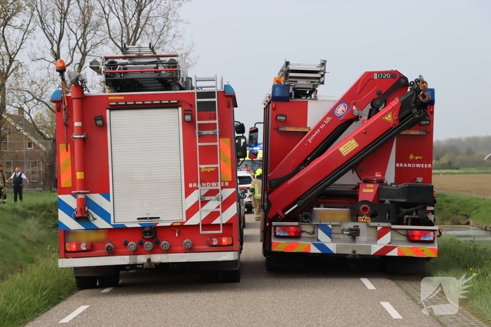 Persoon te water met scootmobiel