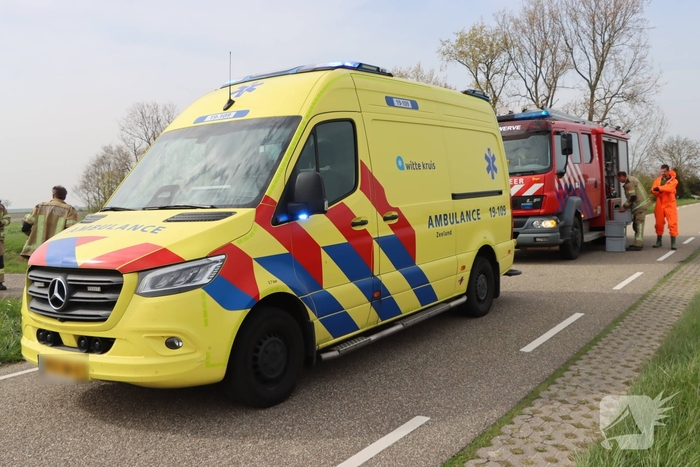 Persoon te water met scootmobiel
