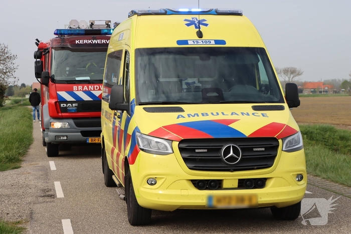 Persoon te water met scootmobiel