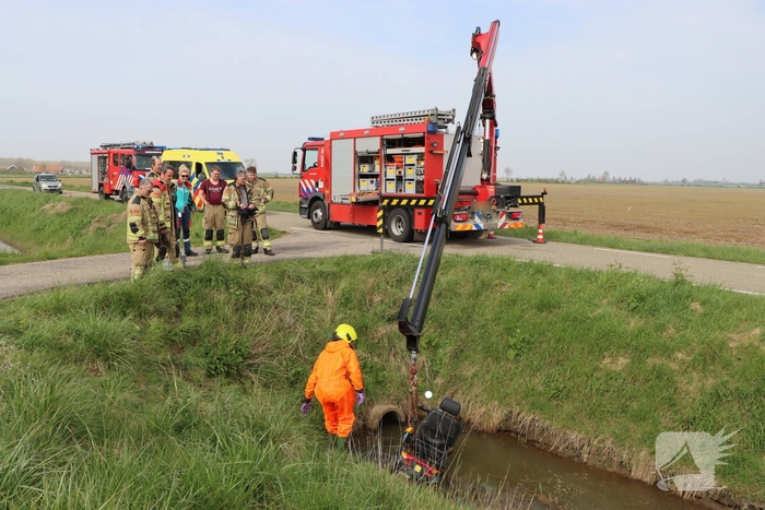 Persoon te water met scootmobiel