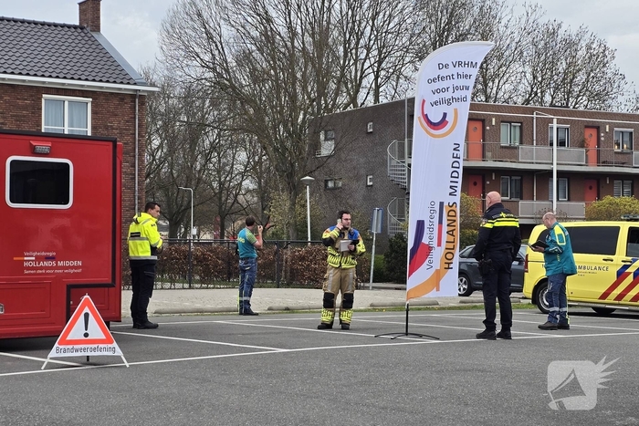 Grootschalige oefening met meerdere officieren en crisisteams