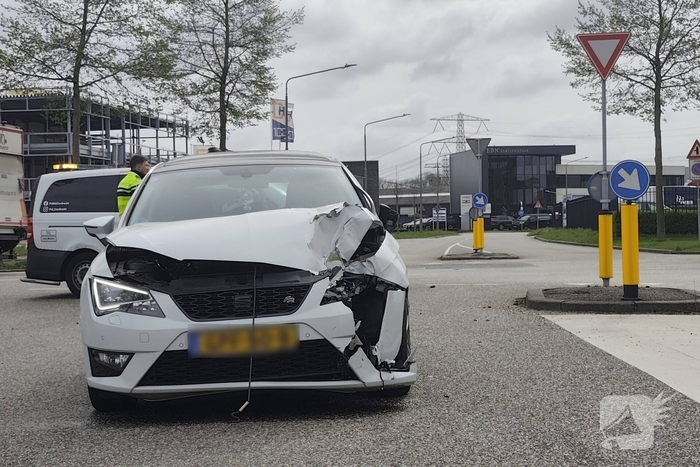 Ongeval tussen personenwagen en lijnbus