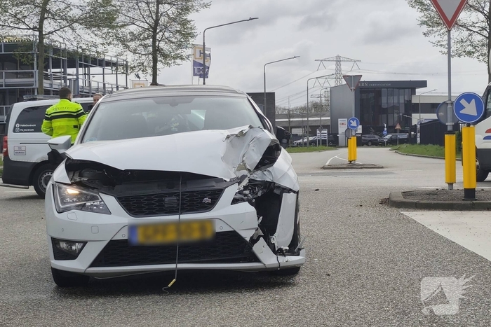 Ongeval tussen personenwagen en lijnbus