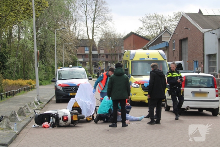 Fiets en scooter betrokken bij ernstig ongeval